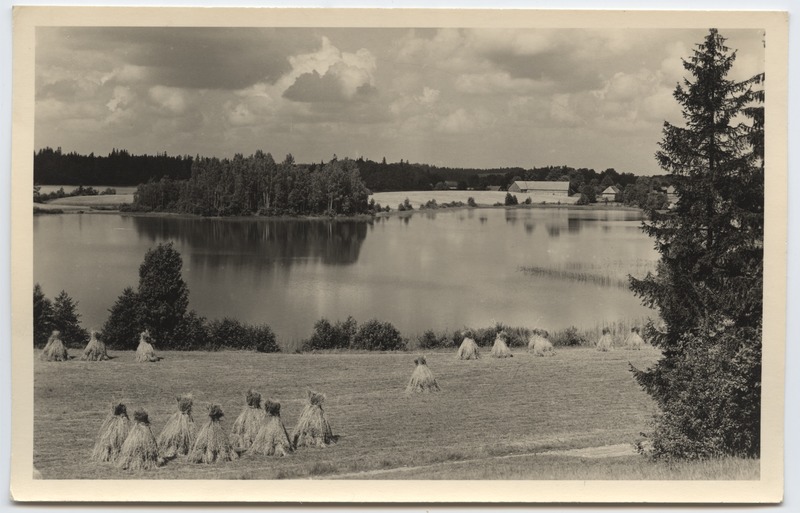 Foto. Sari "Kaunis kodumaa". Pühajärv