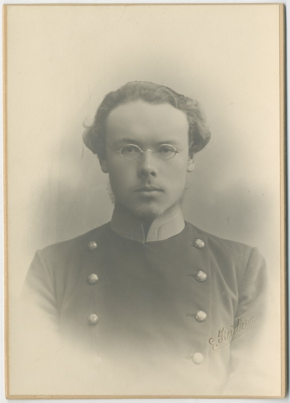 Foto. Johannes Parikas gümnasistina