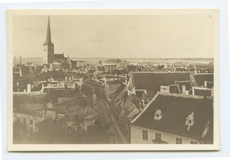Tallinn, vaade Toompealt Laia tänava poole, taamal Oleviste kirik.