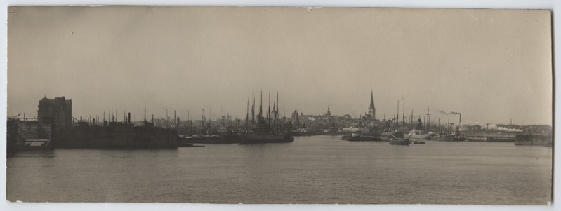Tallinn, sadam mere poolt.