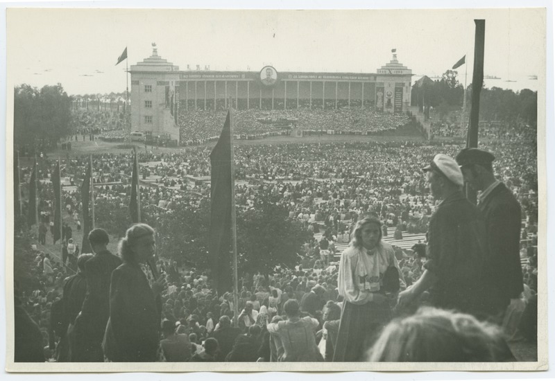 1950. aasta laulupidu Tallinnas, vaade lauluväljakule tagumiselt nõlvalt.