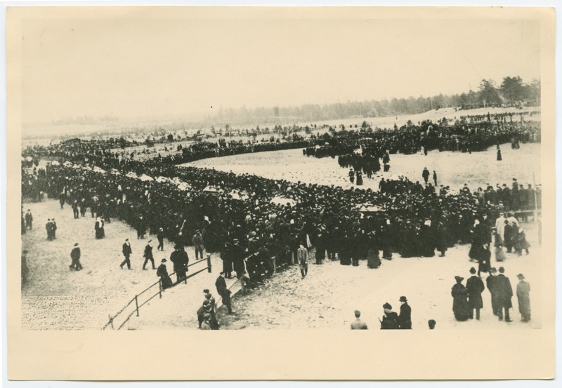 16.10.1905 ohvrite matuse rongkäik Rahumäe kalmistul.