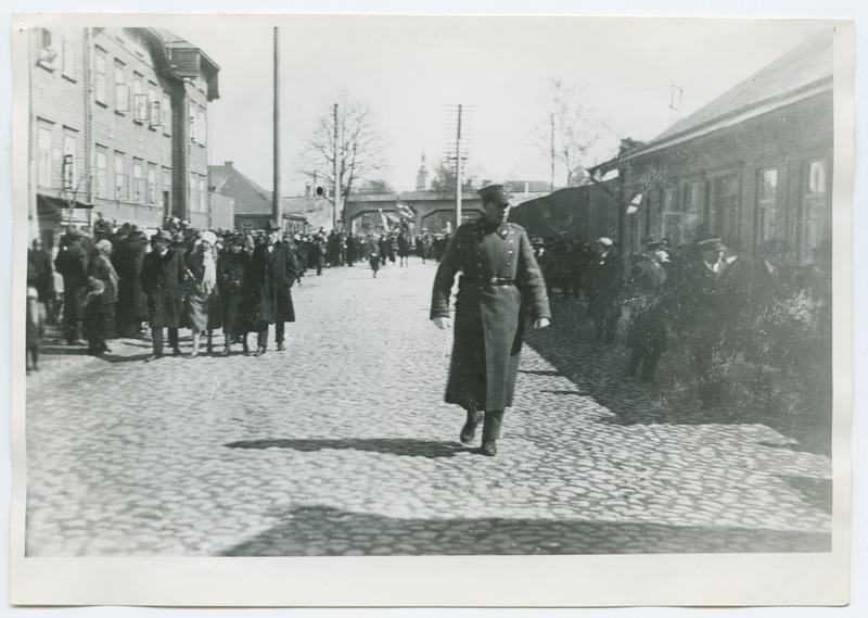 1. mai tööliste rongkäik Paldiski maanteel.