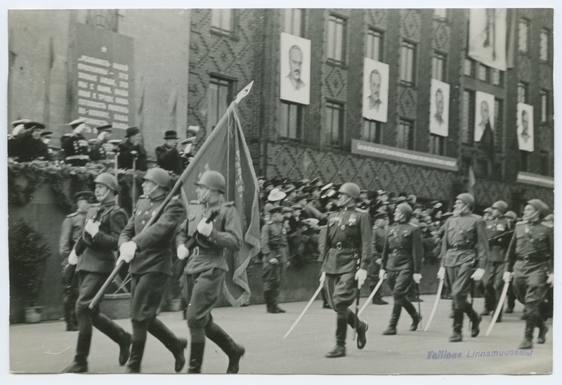 1. mai 1947, Nõukogude armee paraad Võidu väljakul.