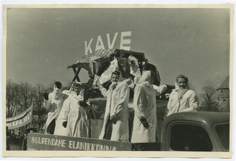 1. mai 1947, Šokolaadi vabriku "Kave" auto demonstratsioonil.