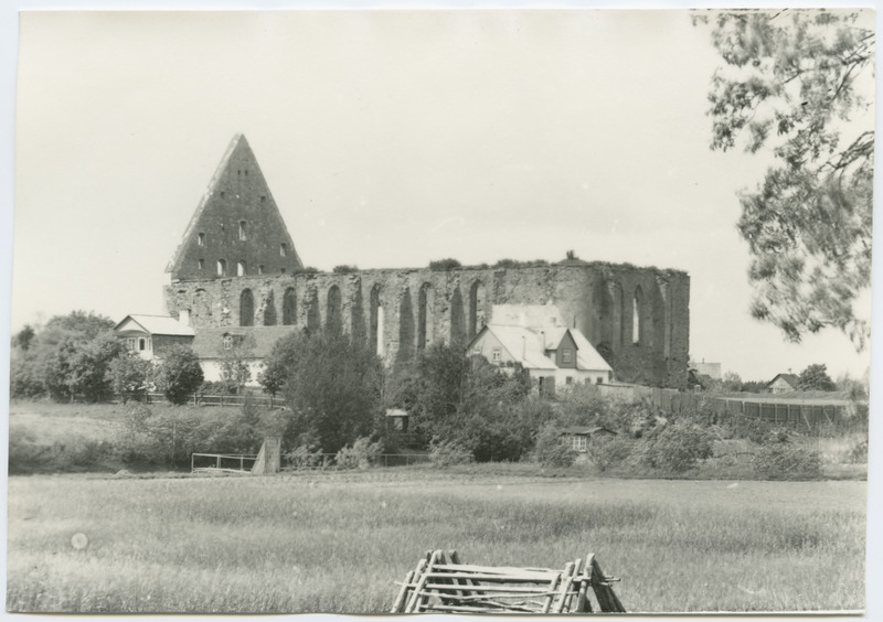 Pirita kloostrikiriku varemed kagust