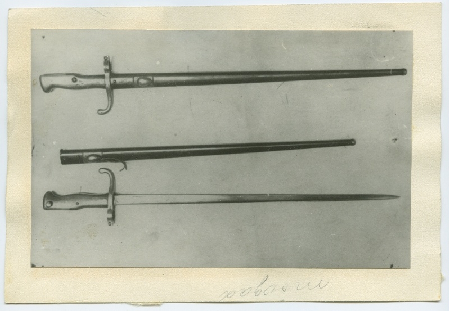 Mõõgad, tarvitatud 1.12.1924 mässukatsel.
