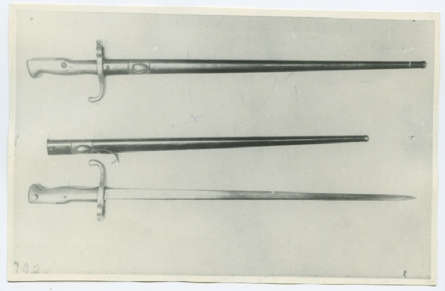 Mõõgad, tarvitatud 1.12.1924 mässukatsel.