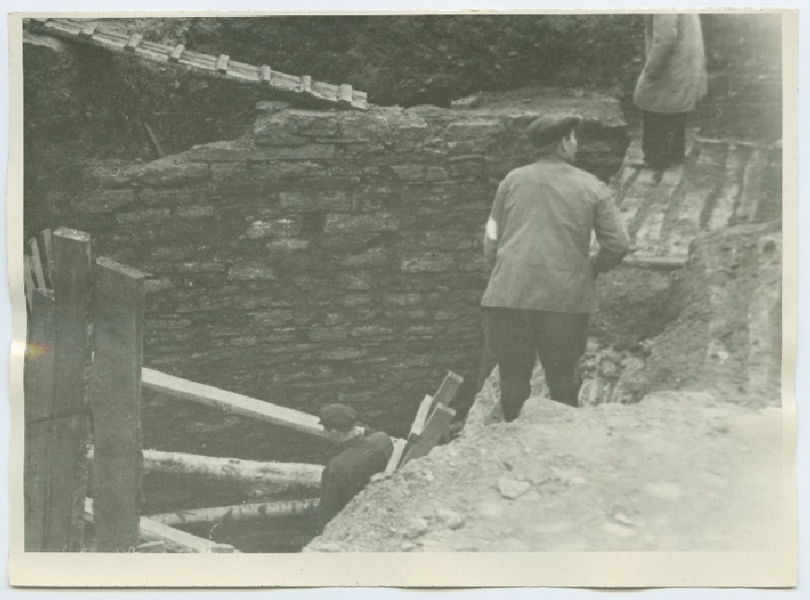 Arheoloogilised kaevamised Tallinnas 1952. aastal.