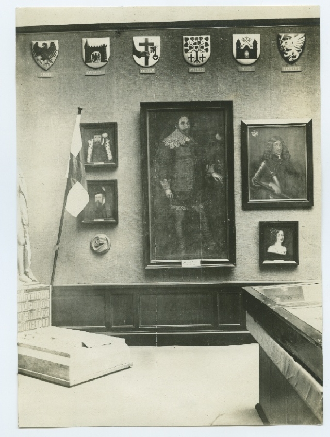 Võimumeeste portreesid ja linnade ning maakondade vappe - väljapanekul Riia näitusel 1918. aastal