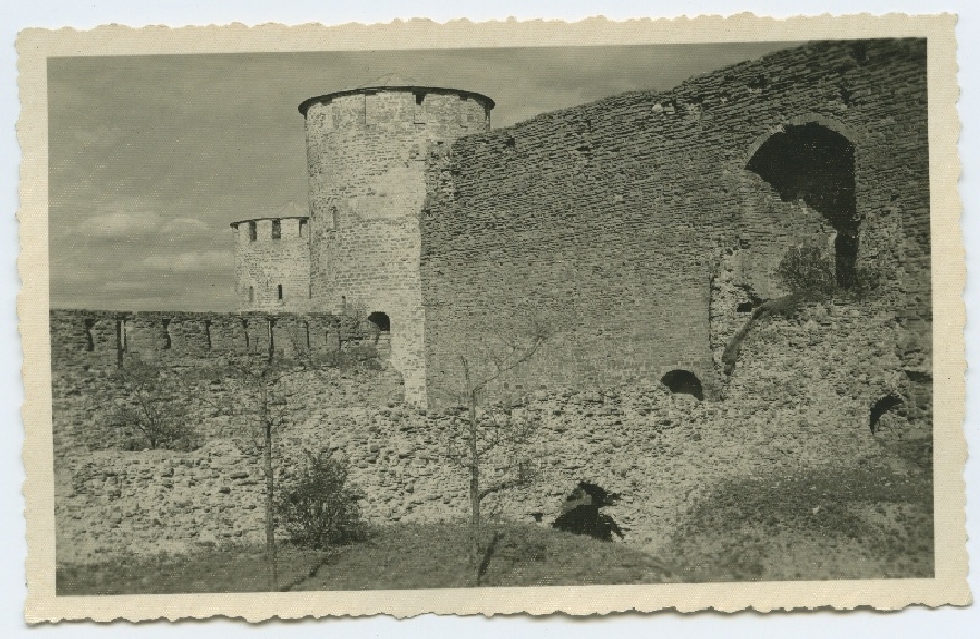 Ivangorod, torn ja müüriosa.