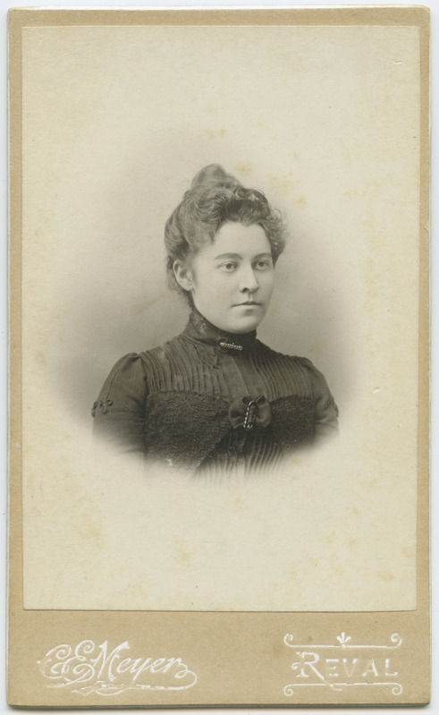 Noore neiu poolportree 19. sajandi lõpust või 20. sajandi algusest.