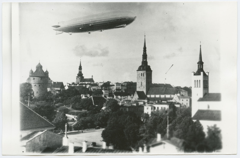Tallinn. Saksa õhulaev Zeppelin Toompea kohal