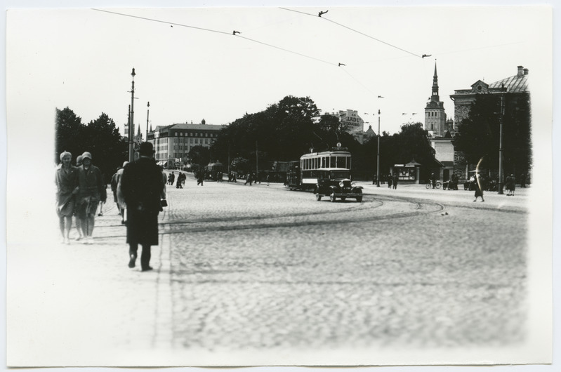 Tallinn. Pärnu mnt vaade Viru väljakult Vabaduse platsi suunas