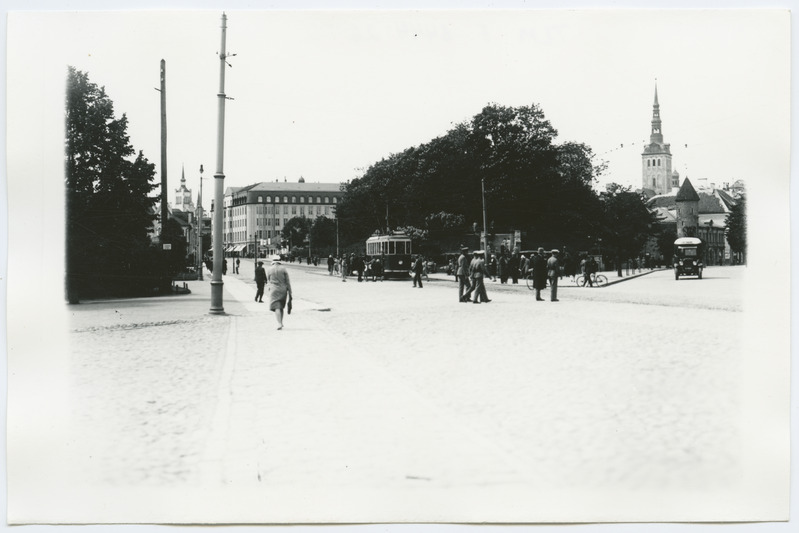 Tallinn. Vaade Viru väljakult Pärnu mnt. ja Viru t. ristumiskohale