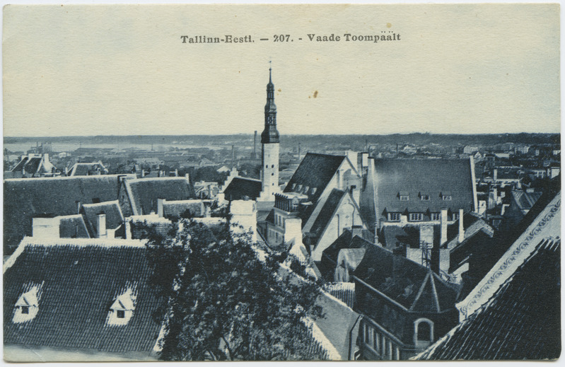 Tallinn. Vaade Toompealt all-linnale Pühavaimu kiriku suunas