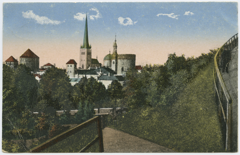 Tallinn. Vaade Toompea nõlvalt Oleviste kiriku ja Tornide väljaku suunas
