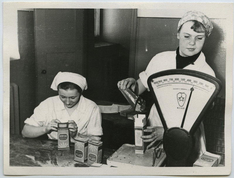 Leivatehas nr. 2, riivsaia kaalumine ja pakkimine.