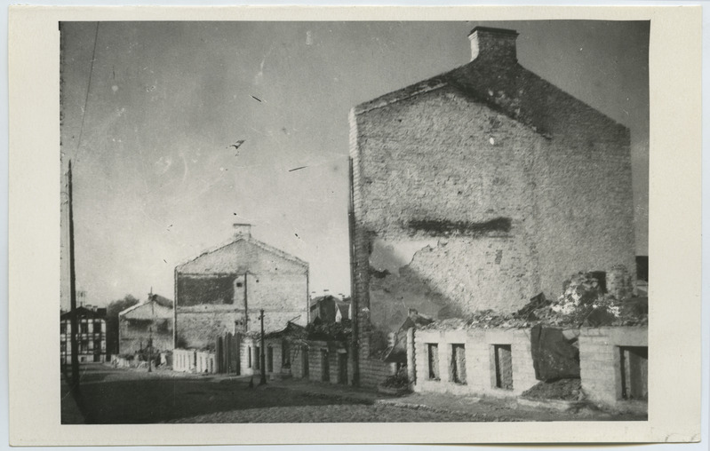 Varemetes Ahju tänav, vaadatuna Pärnu maantee poolt, 1944 kevad.