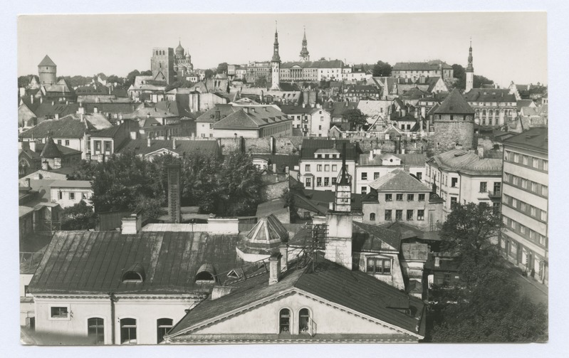 Vaade linnale. Võte Oleviste tornist Toompea poole. Postkaart.