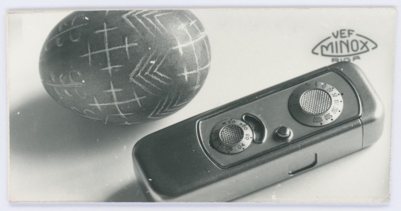 Vef Minox Riga koos pühademunaga