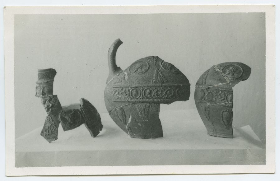 Kolme savinõu osad, Pirita kloostrist.