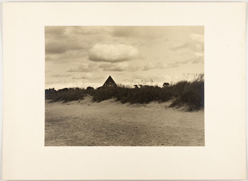 Tallinn, Pirita kloostri varemed läänest, esiplaanil liivane rand, Pirita Kaunistamise Seltsi fotovõistluse II auhind.