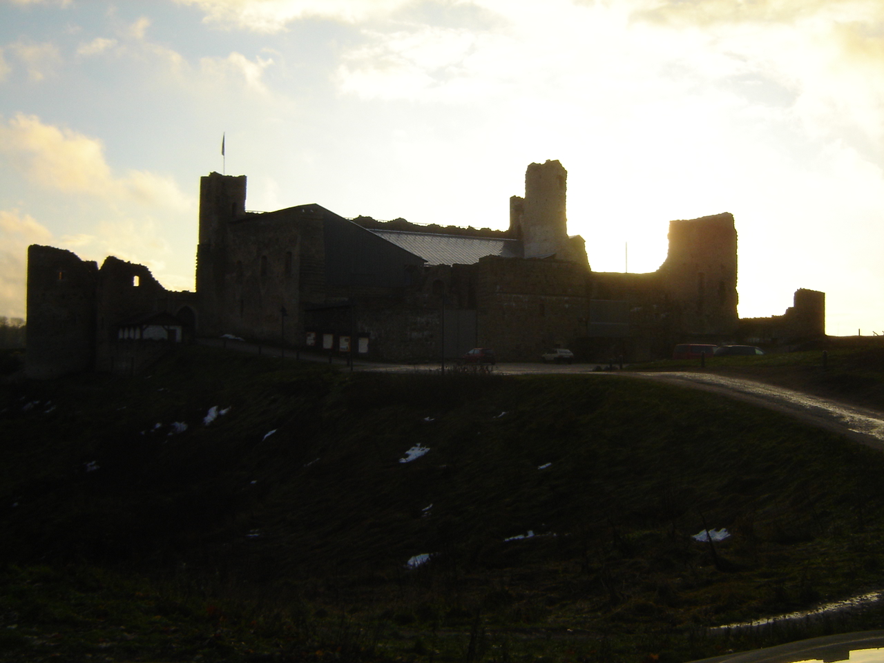 Rakvere Order 1 - The ruins of the city in the darkness of the evening.