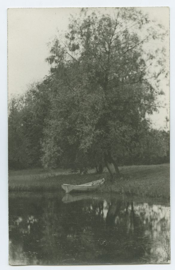 Tallinn, Pirita jõe kallas paadiga.