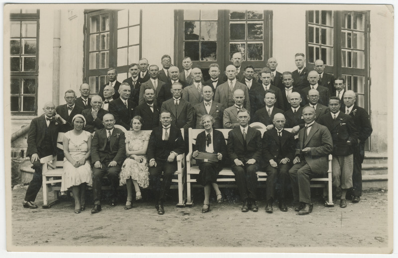 Ametnikud Võrus "Kandle" aias 19.06.1932