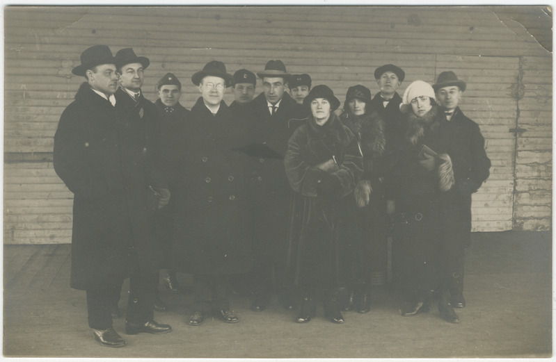 Tallinna Rahvaülikooli fotokursus 1924/1925. Paremalt esimene Johannes Mülber