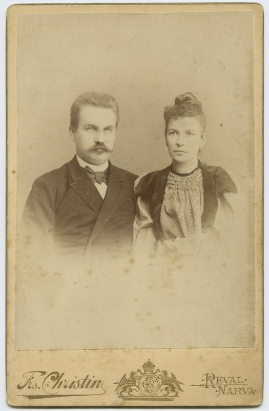 Notar Linnamägi koos abikaasaga, poolportree.