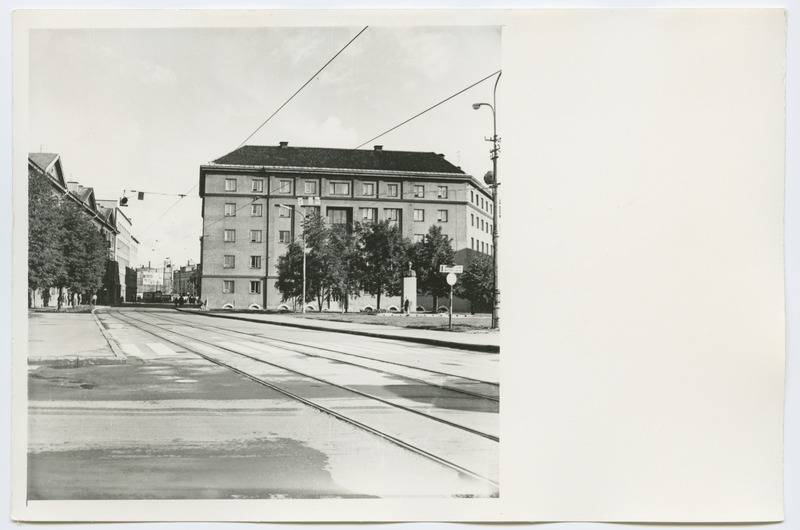 Uus trammitee Maneeži tänaval