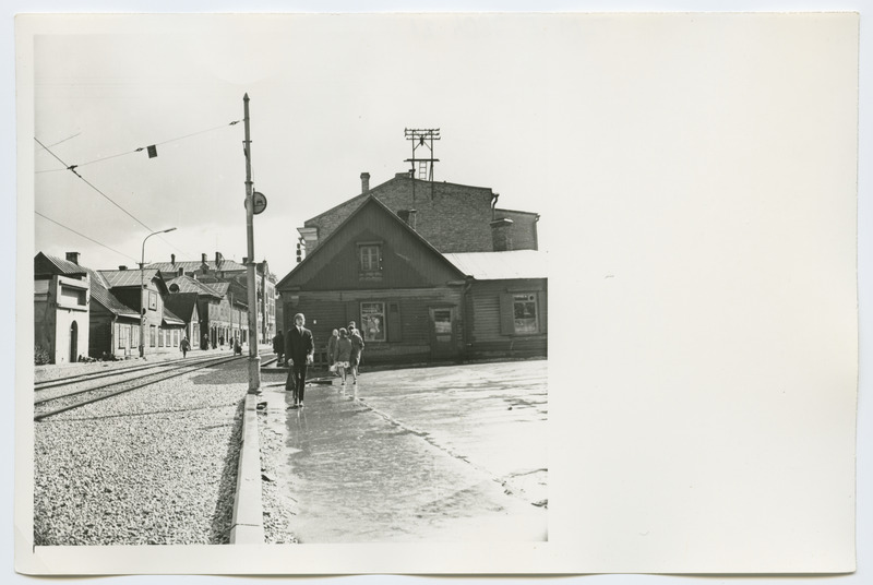 Vasakul- vaade Tartu maanteele