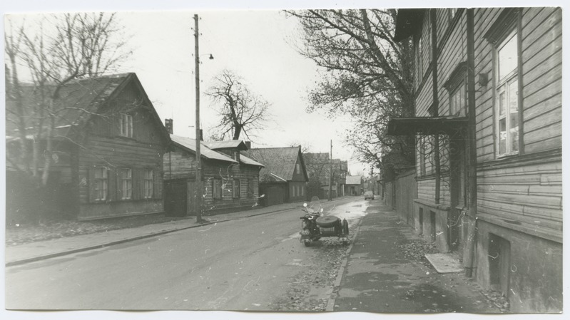 Vaade piki Jaan Tombi (Jüri Vilmsi) tänavat Kadriorus