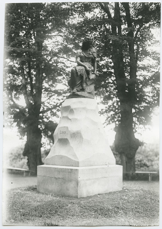 A. Weizenberg "Linda", vaade skulptuurile Lindamäel.