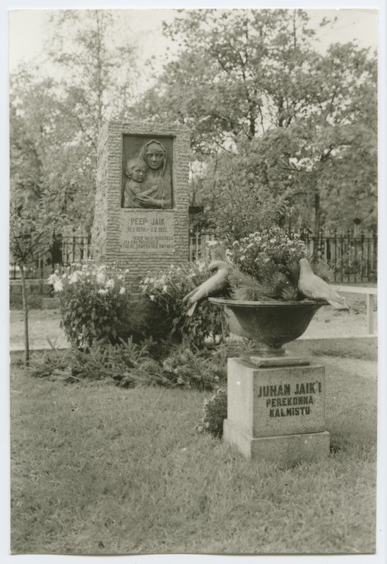 H. Halliste, J. Jaik'i perekonna matmispaiga hauasamma Rahumäe kalmistul, 1933. aastast.