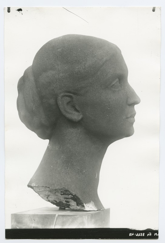 J. Koort, abikaasa portreepea, 1920-ndate lõpust või 30-ndate algusest.