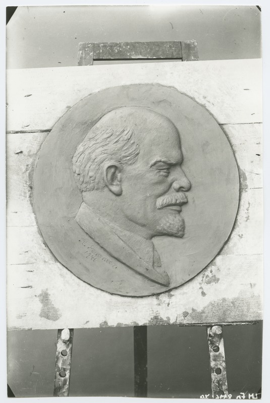 G. Pommer, V.I. Lenini reljeefportree 1941. aastast.