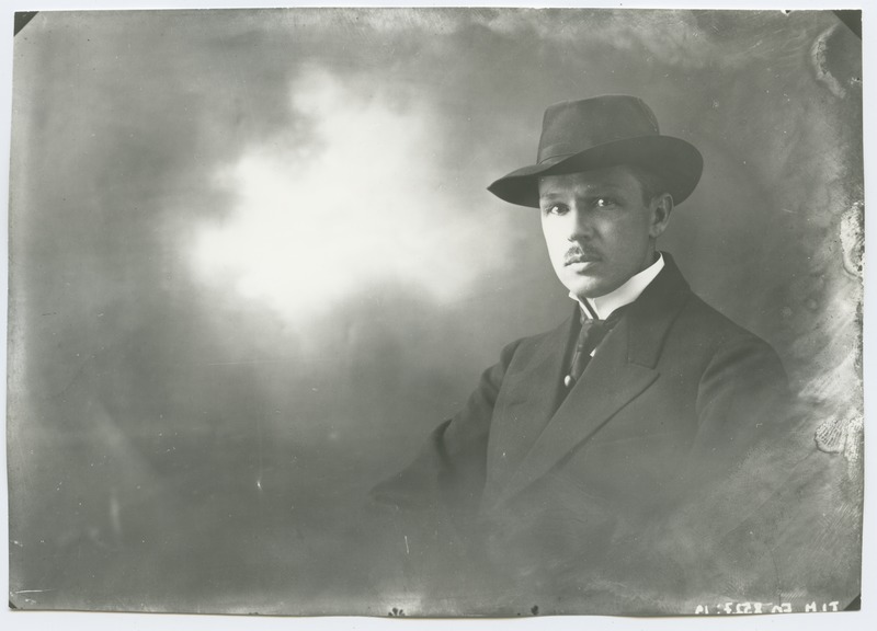 Johannes Parikase portreefoto umbes 1920. aastast.