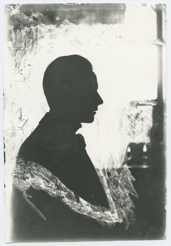 Peeter Parikase siluett profiilis paremale, umbes 1910. aastast.
