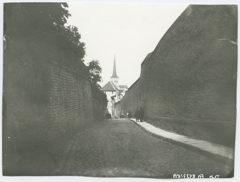 Tallinn, Pikk jalg, vaade Pika jala värava torni suunas, 1920-ndad aastad.