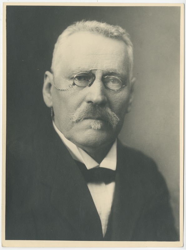 Eduard Bornhöhe portreefoto umbes 19120. aastast.