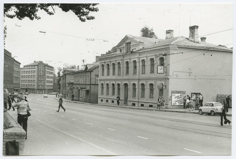 Pärnu maantee 37 hoone, vaade Tõnismäe poolt.