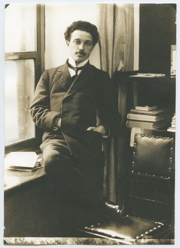 Paul Olak toetumas aknalauale