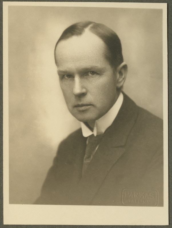 Joh. Parikase poolportree