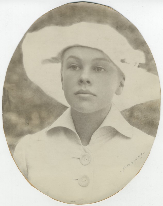 Alice Kõrvi ovaalne näopilt.