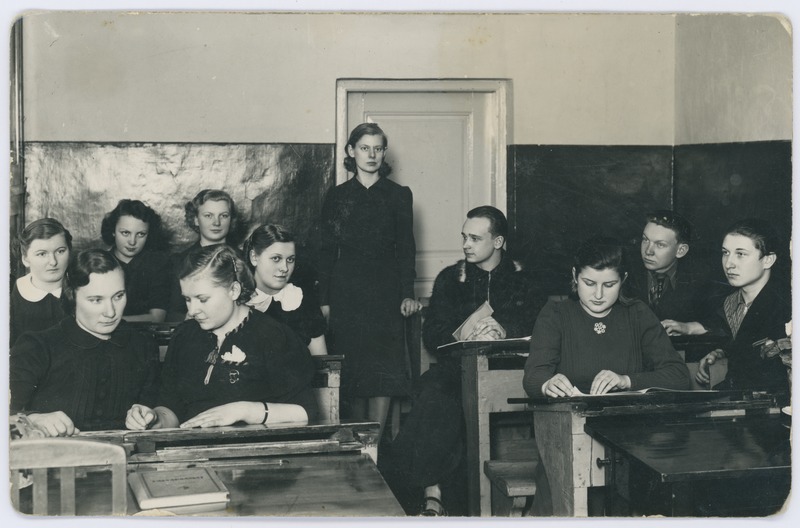 Polli Aianduskooli õpilased klassis. 1938