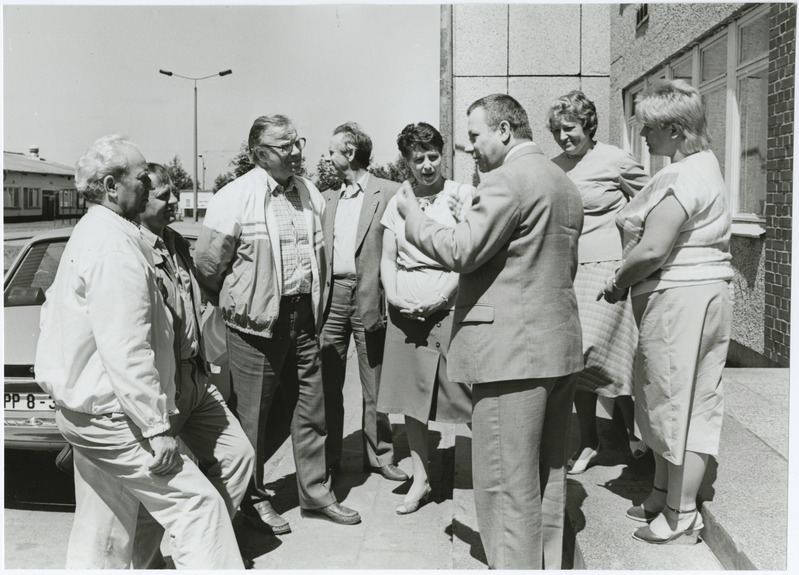 Tallinna delegatsioon Schwerini, kohtumine VEB-is, 13.06.1989. a. vasakul esimene Dmitri Bruns.