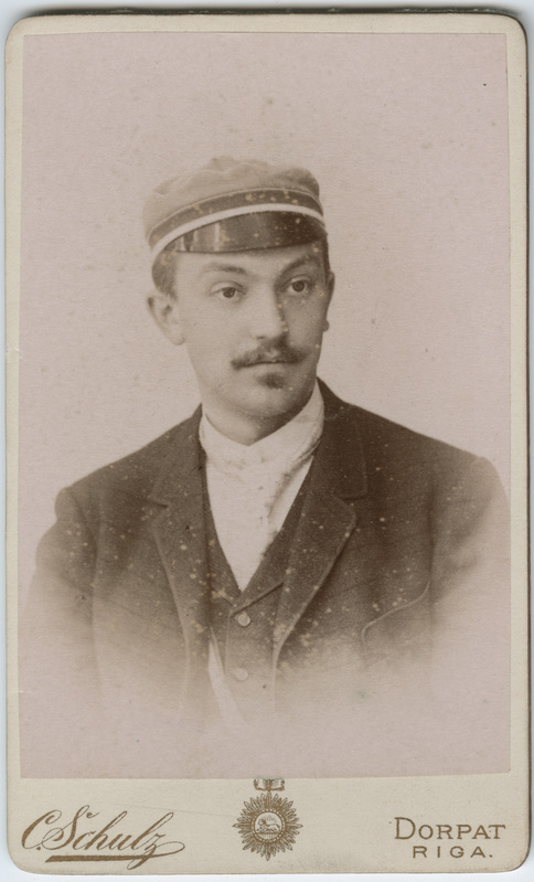 Foto albumis: Tallinna Toomkooli õppejõudude ja õpilaste portreedega. Ernst Hoerschelmann (Hörschelmann)